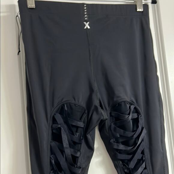 Savage X Fenty Black Ruched Performance Leggings | Size L - Picture 7 of 7